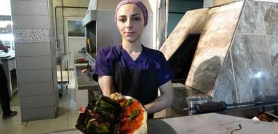 Bulaşık&ccedil;ı olarak başladı, Tokat kebabının tek kadın ustası oldu