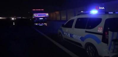İzmir'de kamyonet otomobile arkadan çarptı: 1 ölü, 2 yaralı