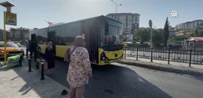Pendik'te arızalanan İETT otob&uuml;s&uuml; yolda kaldı