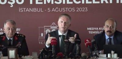 İstanbul Valisi G&uuml;l 'evet İstanbul'da bir taksi sorunu var' dedi sorunun &ccedil;&ouml;z&uuml;mu &uuml;zerine konuştu