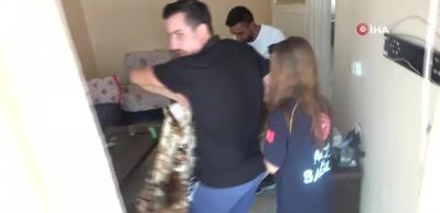 &Ccedil;&ouml;p evden dram &ccedil;ıktı! Ailesini g&ouml;rmeye geldi, babasını &ouml;l&uuml;m d&ouml;şeğinde buldu!