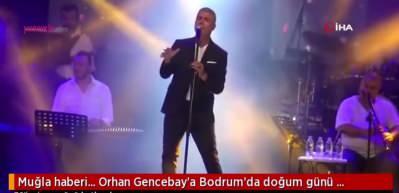 &Ouml;zcan Deniz'den Orhan Gencebay'a sahnede doğum g&uuml;n&uuml; s&uuml;rprizi