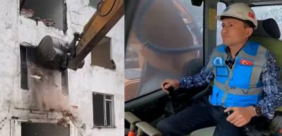 Başkan Yazıcı kentsel d&ouml;n&uuml;ş&uuml;m i&ccedil;in İş makinesinin başına ge&ccedil;ti: Titiz bir &ccedil;alışma ve mutlu son