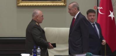 Cumhurbaşkanı Erdoğan'dan Hakan Fidan'a &uuml;st&uuml;n hizmet madalyası