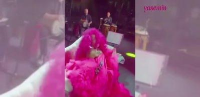 Pembelere b&uuml;r&uuml;nen B&uuml;lent Ersoy da "Barbie" akımına uydu!