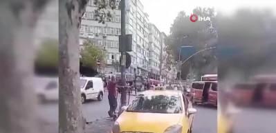 Turist avına &ccedil;ıkan taksici vatandaşa k&uuml;f&uuml;rler savurdu
