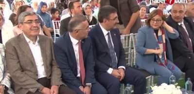 Cevdet Yılmaz'ın katılımıyla başarılı &ouml;ğrenciler bisikletlerini aldı