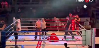 L&uuml;bnanlı T&uuml;rkmen sporcu Beyrut&rsquo;ta kazandığı muaythai turnuvasını T&uuml;rk bayrağı a&ccedil;arak kutladı