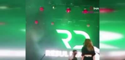 Resul Dindar ve Demet Akalın sahnede tartıştı! "Sen beni tanımamışsın"