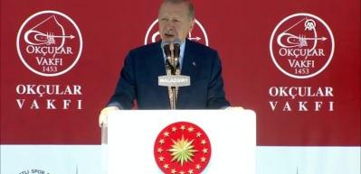Cumhurbaşkanı Erdoğan 'Birilerinin s&uuml;rekli karamsarlık yaymasına bakmayın' diyerek gen&ccedil;lere tavsiyede bulundu...