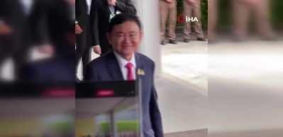 Darbede ka&ccedil;an başbakan Thaksin Shinawatra 15 yıl sonra &uuml;lkesine d&ouml;nd&uuml;