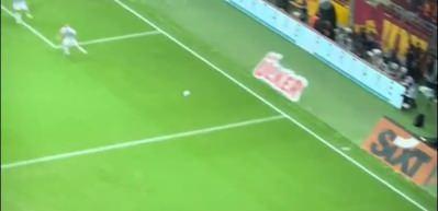 Galatasaray Mertens'le yolları ayırma kararı 
