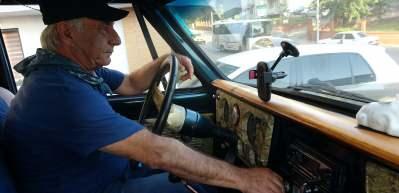 G&ouml;ren fotoğraf &ccedil;ektirmek istiyor, o ise satılığa &ccedil;ıkarmanın &uuml;z&uuml;nt&uuml;s&uuml;n&uuml; yaşıyor