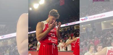 Milli basketbolcu Alperen Şeng&uuml;n İsve&ccedil; ma&ccedil;ına dualarla başladı! Rakiplerini ezdi ge&ccedil;ti