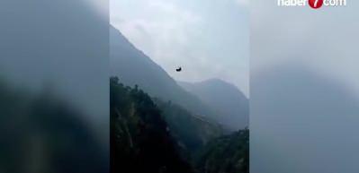 Pakistan'da korku dolu anlar: Okula giden &ccedil;ocuklar 365 metrede asılı kaldı!
