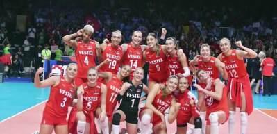 AMilli Kadın Voleybol Takımımız rakip tanımıyor! &Ccedil;eyrek Finaldeyiz...