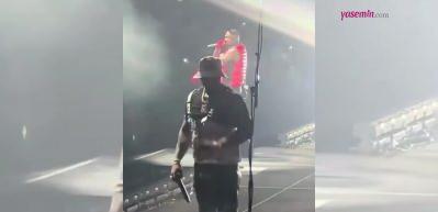 &Uuml;nl&uuml; Rap&ccedil;i 50 Cent esnasında hayranına mikrofon fırlattı! İzleyicilerden birisinin kafası yarıldı