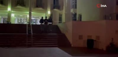 Patronunu &ccedil;elik halter barıyla &ouml;ld&uuml;resiye darp edip hafta sonu hasılatını &ccedil;aldı