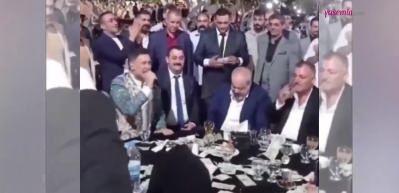 Aşiret d&uuml;ğ&uuml;n&uuml;ne katılan İzzet Yıldızhan'a dolar yağmuru yağdı! O anlar...