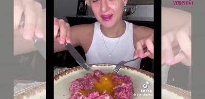 Gen&ccedil; kadının işlenmemiş gıda diyeti sosyal medyada g&uuml;ndem oldu! &Ccedil;iğ et ve yumurta yiyerek..