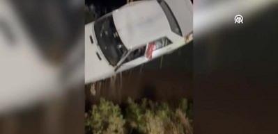 Şanlıurfa'da feci kaza! Sulama kanalına devrilen ara&ccedil;taki 3 kişi hayatını kaybetti...