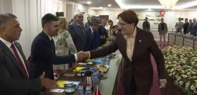 Akşener'in İzmir adaylığı i&ccedil;in ismini a&ccedil;ıkladığı &Uuml;mit &Ouml;zlale CHP'yi topa tuttu