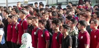 Milyonlarca &ouml;ğrenci bug&uuml;n ders başı yaptı! 