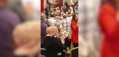 &Ouml;zg&uuml;r &Ouml;zel'in katıldığı CHP Konya kongresinde de gerginlik &ccedil;ıktı