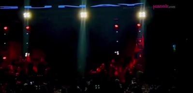 Sahneye şortla &ccedil;ıktığı i&ccedil;in lin&ccedil; edilmişti! Mahsun Kırmızıg&uuml;l'den o eleştirilere yanıt geldi