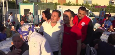 Tuzla Belediye Başkanı verdiği s&ouml;z&uuml; tuttu! Tuzla&rsquo;nın &ouml;zel &ccedil;ocuklarına cağ kebabı pişirdi