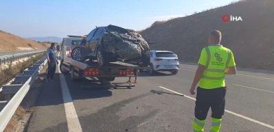 Balıkesir'de 3 otomobil kazaya karıştı: 2 &ouml;l&uuml;, 7 yaralı var