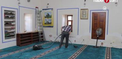Edirne'de sınırdaki cami cuma, bayram ve teravih namazlarında ibadete a&ccedil;ılıyor