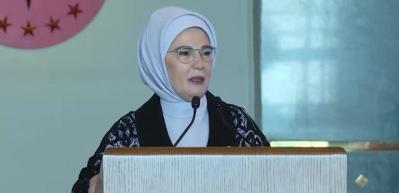 Emine Erdoğan "G&ouml;n&uuml;l El&ccedil;ileri Programı"nda konuştu! Destek vermeye devam edeceğiz...