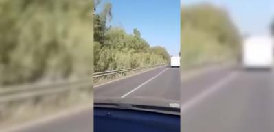 L&uuml;ks ara&ccedil;ların kazası kameralara b&ouml;yle yansıdı! Dehşet anları kamerada...