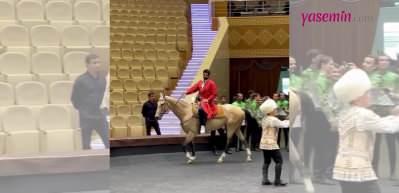 Burak &Ouml;z&ccedil;ivit'ten T&uuml;rkmenistan paylaşımı! G&ouml;steriye katıldı