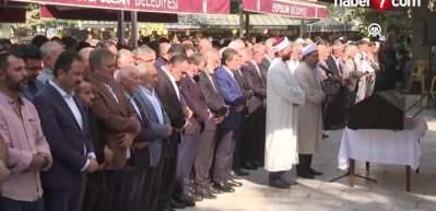 Necip Fazıl Kısak&uuml;rek'in oğlu Mehmed Kısak&uuml;rek'in cenaze namazı kılındı