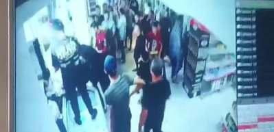 İsrail markette alışveriş yapan Filistinlileri vurdu! Dehşet veren soykırım b&ouml;yle g&ouml;r&uuml;nt&uuml;lendi