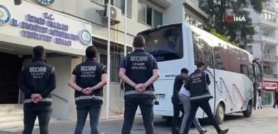FET&Ouml;'ye 'Kıska&ccedil;' operasyonunda bir darbede İzmir'den