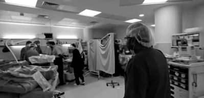 Hastalar artık koridorlarda ameliyat oluyor