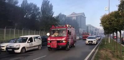 Başakşehir'deki bir sanayi sitesinde &ccedil;ıkan yangına itfaiye ekipleri m&uuml;dahale ediyor