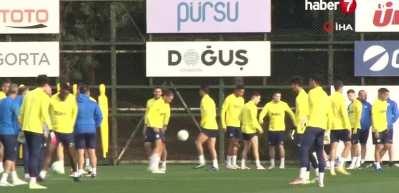 Fenerbah&ccedil;e'de Ludogorets ma&ccedil;ı i&ccedil;in kamp kadrosu belli oldu