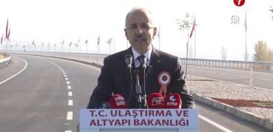 Uraloğlu: Devasa yatırımları d&uuml;nya gıpta ile izliyor