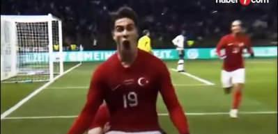 Cumhurbaşkanı Erdoğan gurbet&ccedil;i gen&ccedil;lere Milli Takım &ccedil;ağrısında bulundu