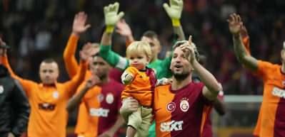 Galatasaray'n farklı galibiyeti ses getirirken Rıdvan Dilmen'in o iddiası ise sosyal medyada kabul gördü...