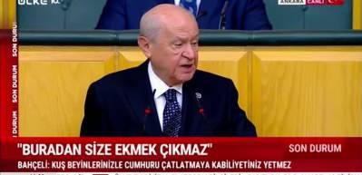 MHP lideri CHP genel başkanı &Ouml;zg&uuml;r &Ouml;zel'in el &ouml;pt&uuml;ğ&uuml; olayı değerlendirdi...