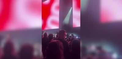 Siyonistlerin engellemesine rağmen konserini verdi! Soykırımı durdurun &ccedil;ağrısı yaptı...