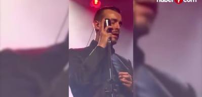 Cem Adrian Gazze'ye destek i&ccedil;in t&uuml;rk&uuml; seslendirdi