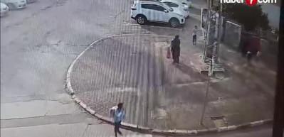 &Ccedil;ocuklarını okula g&ouml;t&uuml;ren hamile bir Filistinli kadını bı&ccedil;aklayarak katletti