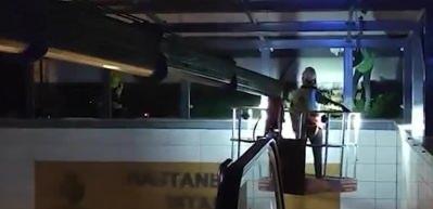 Metro girişlerinin &uuml;st&uuml;n&uuml; kapatıyoruz
