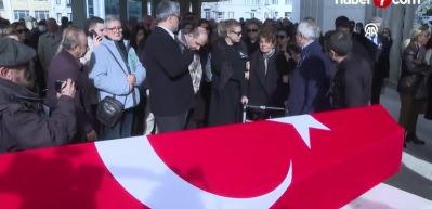 Oyuncu ve sanat&ccedil;ı Can G&uuml;rzap son yolculuğuna uğurlandı